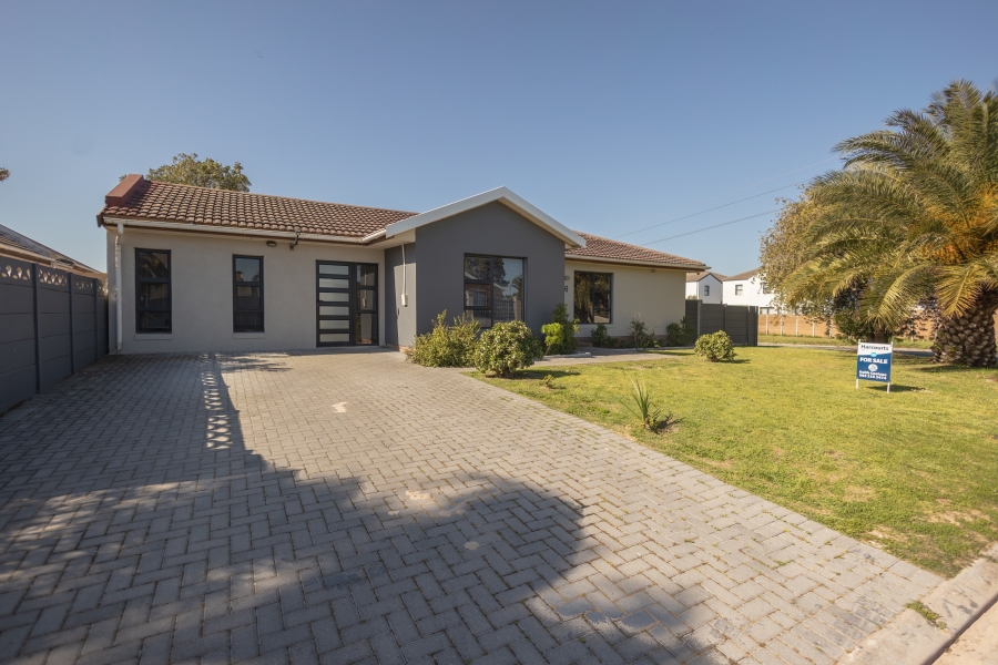 6 Bedroom Property for Sale in Bonnie Brae Western Cape